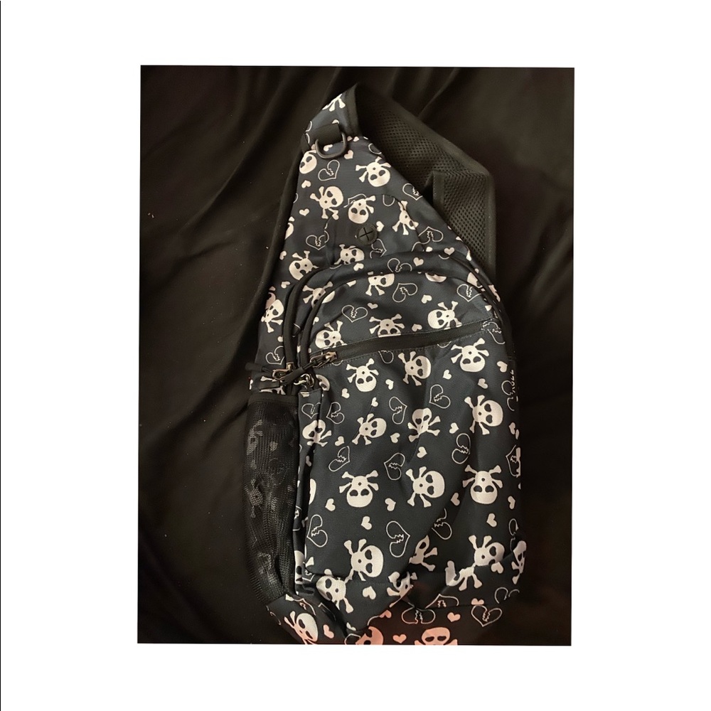 ZZSY Sling Backpack skull & heart print